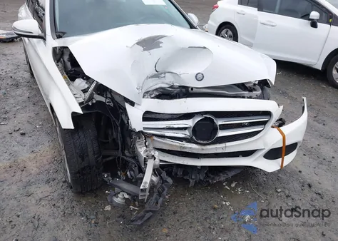 2017 Mercedes-Benz C 300 из США, поврежденный, VIN 55SWF4JB3HU196608